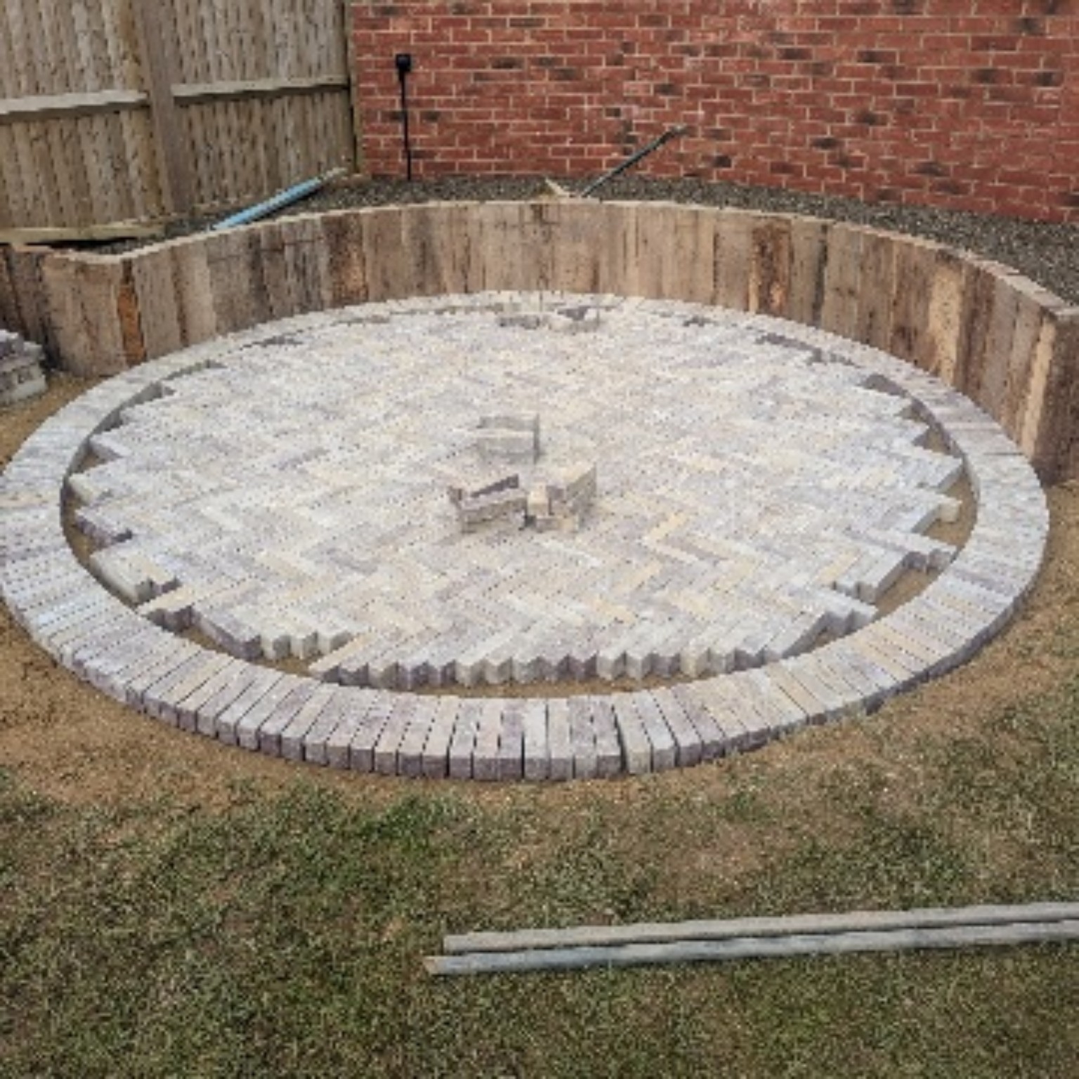 Circular stone paving feature